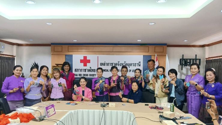 #พช.อุดรธานี ร่วมกับคณะกรรมการเหล่ากาชาดจังหวัดอุดรธานี และคณะกรรมการเครือข่ายกลุ่มอาชีพและผู้ประกอบการ OTOP ประดิษฐ์ผีเสื้อจากผ้าไทย สนับสนุนการออกร้านงานกาชาดของสมาคมแม่บ้านมหาดไทย ประจำปี 2568