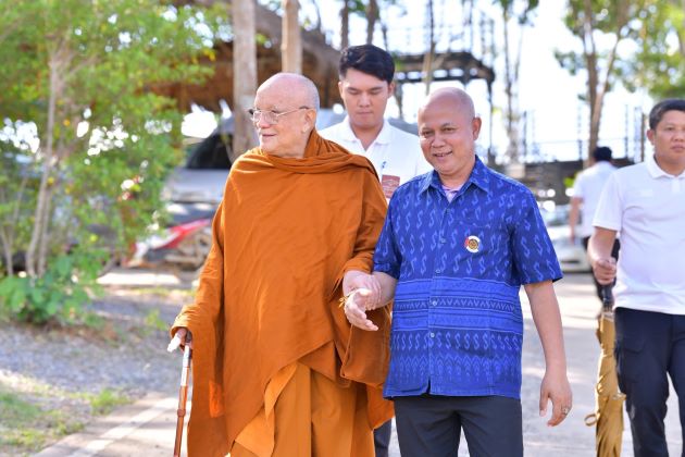 นายสุรศักดิ์ อักษรกุล อธิบดีกรมการพัฒนาชุมชน นำ พช. อุดรธานี ปลูกต้นไม้"วันรักต้นไม้ ประจำปีของชาติ พ.ศ. 2568" ณ วัด อุดมมงคลวนาราม (วัดป่านาคำน้อย) ตำบลบ้านก้อง อำเภอนายูง จังหวัดอุดรธานี