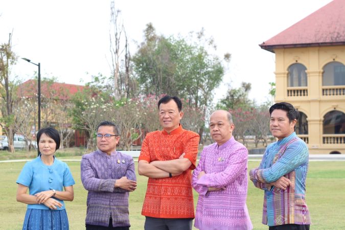 ภูมิใจแต่งผ้าไทยทั้งแผ่นดิน