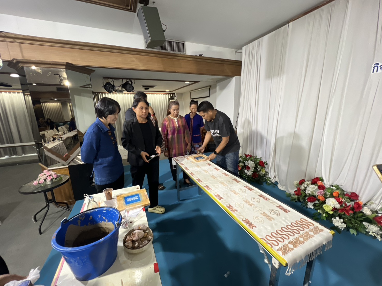 กลุ่มงานส่งเสริมการพัฒนาชุมชน ดำเนินโครงการพัฒนาคุณภาพสินค้าและบริการ กิจกรรมยกระดับสินค้าบริการ และพัฒนาผู้ประกอบการเพิ่มขีดความสามารถในการแข่งขันทางการค้า