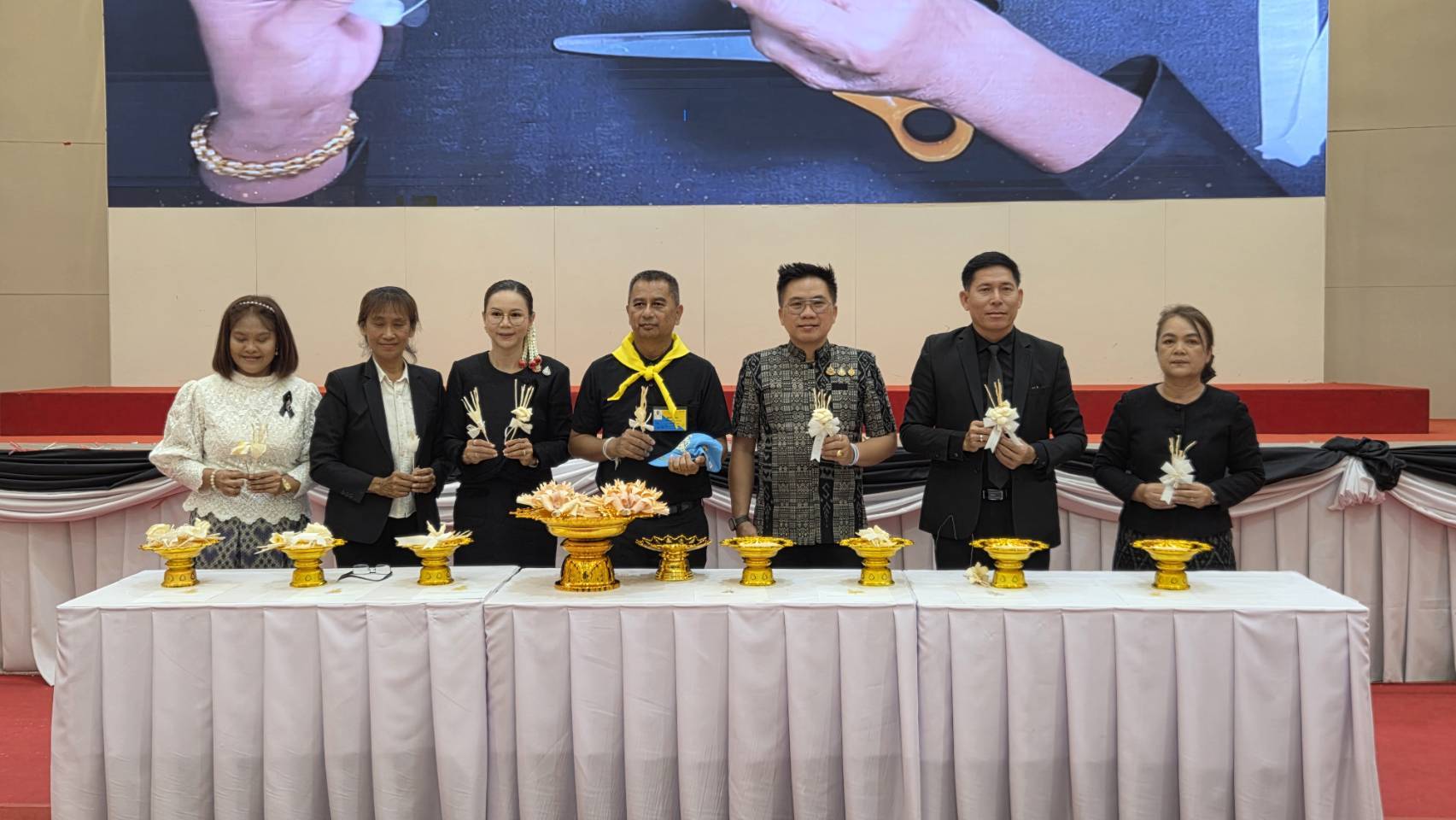 จังหวัดอุดรธานีจัดกิจกรรม Kick-off ออกแบบและจัดทำดอกไม้จันทน์ เตรียมความพร้อมสำหรับพิธีถวายดอกไม้จันทน์ของประชาชนในส่วนภูมิภาค
